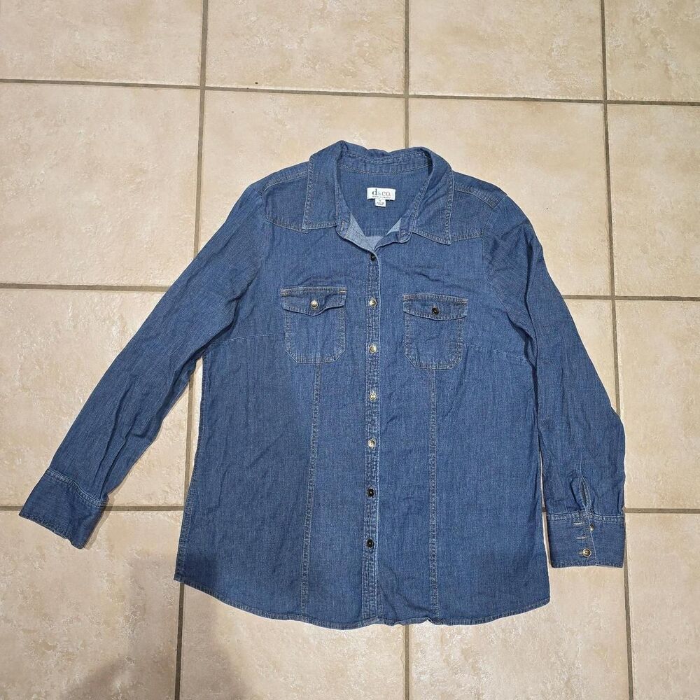 Denim & Co. Denim blue button up shirt with pockets. Size L #denim #shirts